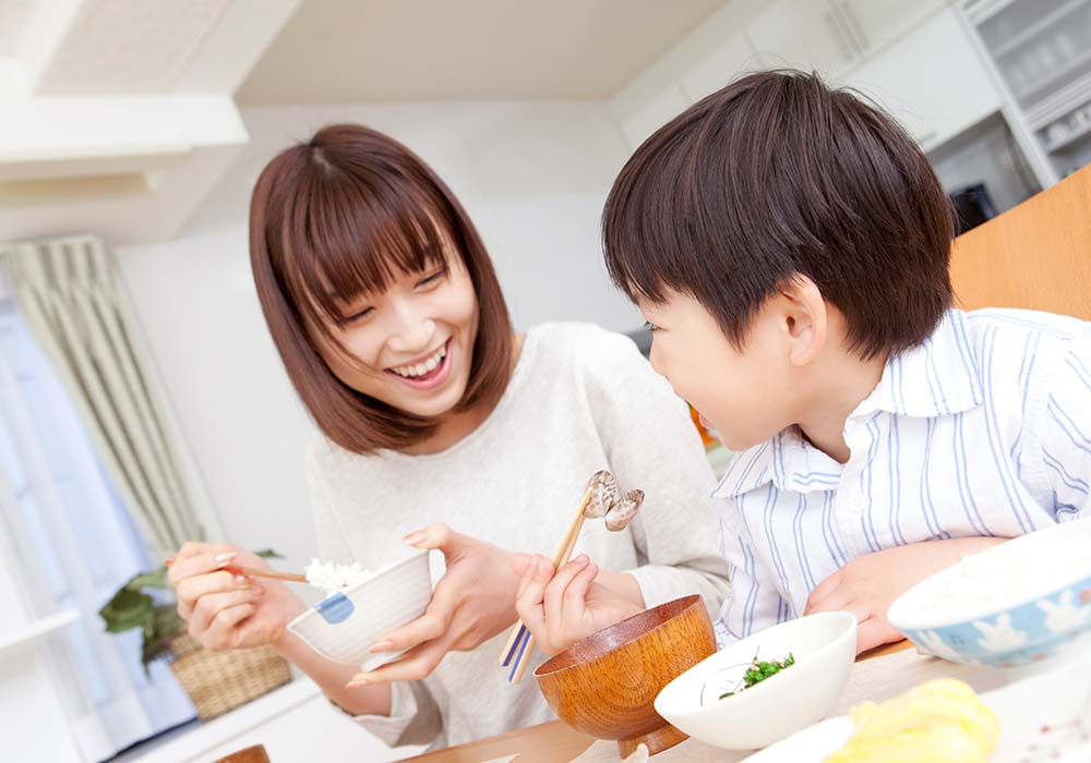 食事の時間と回数を決めましょう